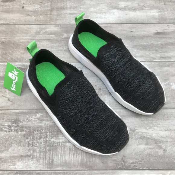 sanuk women's black slip on